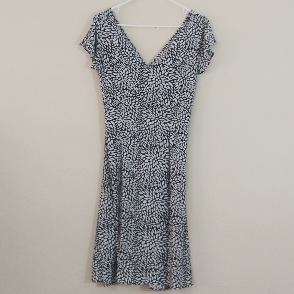 Short Sleeve Dress - Picture 2 of 5